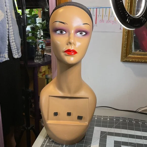 Long Neck Mannequin Head - Picture 1 of 16